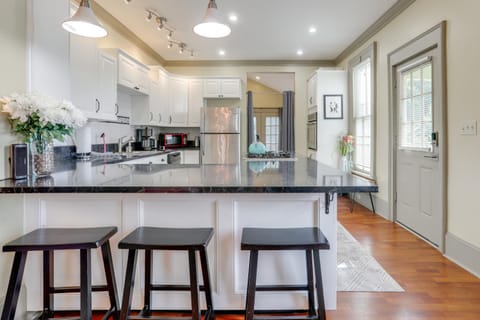 Franklin Home with Deck, Creek Views Walk to Shops House in Allegheny River