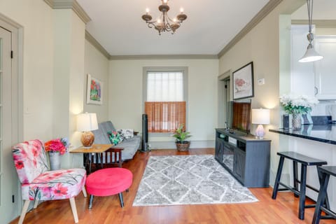 Franklin Home with Deck, Creek Views Walk to Shops House in Allegheny River