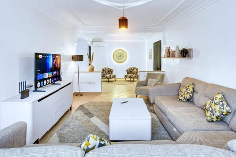 Communal lounge/ TV room, TV and multimedia, Living room, Seating area, Evening entertainment, internet