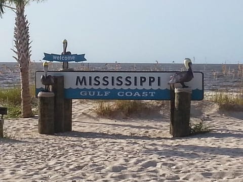 Beach View Bungalow House in Gulfport