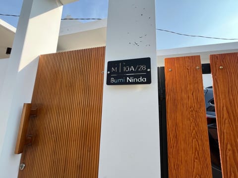 Facade/entrance
