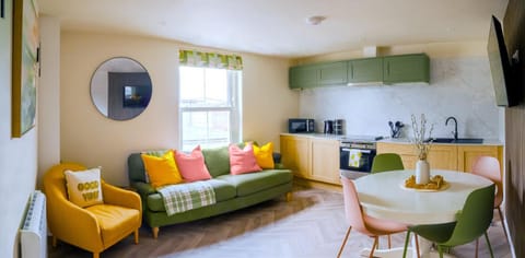 Living room, Dining area, kitchen