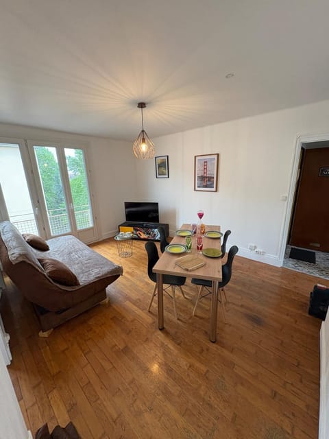 Apt 56m2, 2chambres,salon, parking, 5 mns C ville Apartment in Besançon