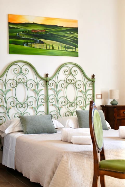 Bed, Photo of the whole room, Decorative detail, Bedroom, towels