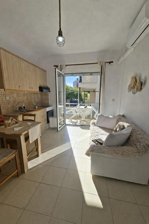 Balcony/Terrace, Balcony/Terrace, Kitchen or kitchenette, Seating area, Dining area, furniture, furniture, kitchen, kitchen, air conditioner, air conditioner