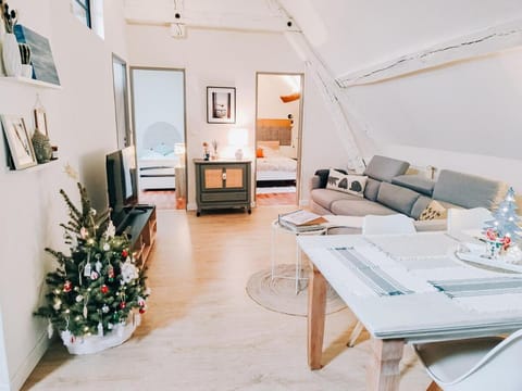 TV and multimedia, Living room, Dining area, air conditioner
