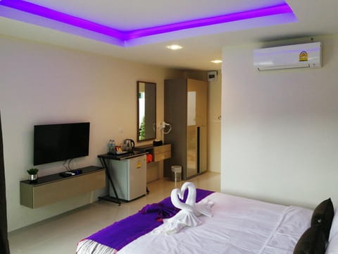 Photo of the whole room, Decorative detail