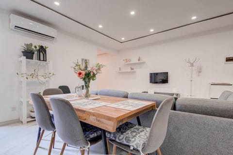 Central 3BR Gżira - Walk to Sliema Promenade Apartment in Sliema