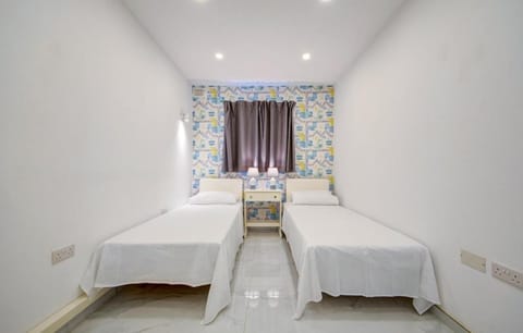 Central 3BR Gżira - Walk to Sliema Promenade Apartment in Sliema