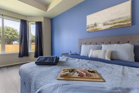 NEW 12 Bd Temple House, up to 14 PPL, Perfect for Families, Contractors, Large Groups, In Home Theatre, Arcade, Billiards - Professionally Managed By Stay Albatross Furnished Rentals House in Temple