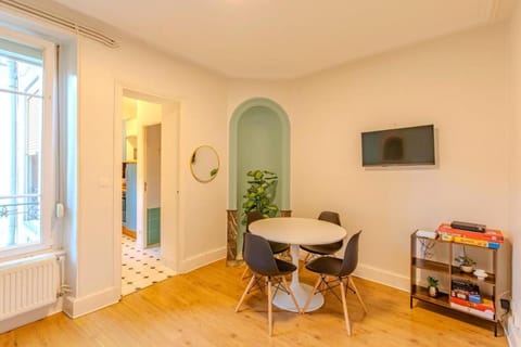 Communal lounge/ TV room, Communal lounge/ TV room, TV and multimedia, Living room, Seating area, Dining area, Evening entertainment