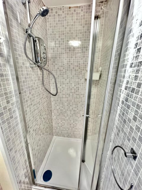 New Quadruple En-Suite Vacation rental in Salford