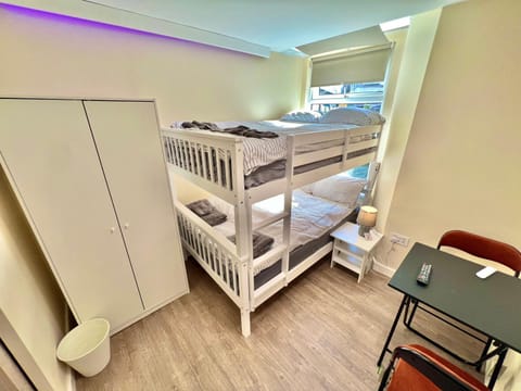 New Quadruple En-Suite Vacation rental in Salford
