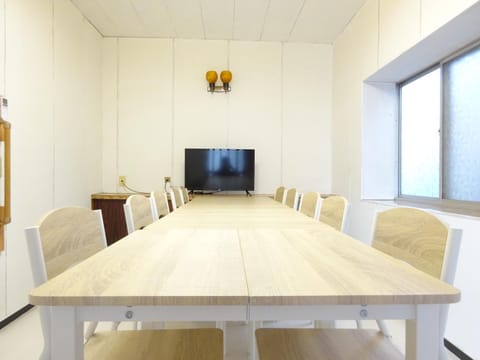 Communal lounge/ TV room, TV and multimedia, Dining area, Evening entertainment