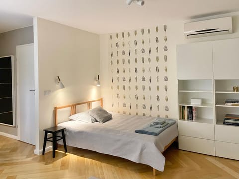 Bed, Photo of the whole room, Bedroom, air conditioner