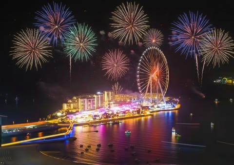 Beachfront 2BR Dubai Eye & Sea View Beach Access Apartment in Dubai