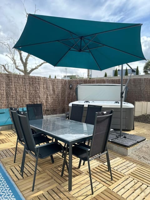 Patio, Balcony/Terrace, Dining area, sunbed