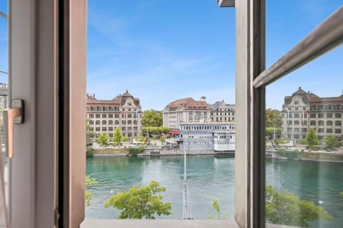 Old Town Riverside Penthouse Balcony WaterView Apartment in Zurich City