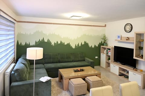 Communal lounge/ TV room, TV and multimedia, Living room, Seating area, Evening entertainment