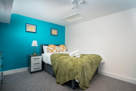 Bed, Photo of the whole room, Bedroom, heating, internet