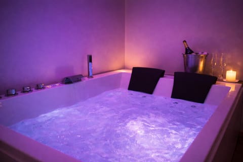 Hot Tub, View (from property/room), Spa and wellness centre/facilities, Bath