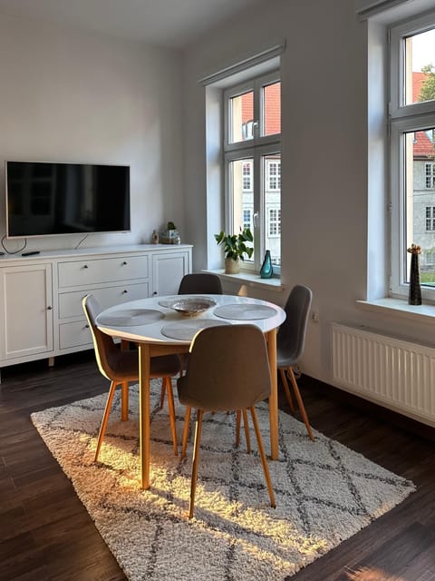 TV and multimedia, Dining area