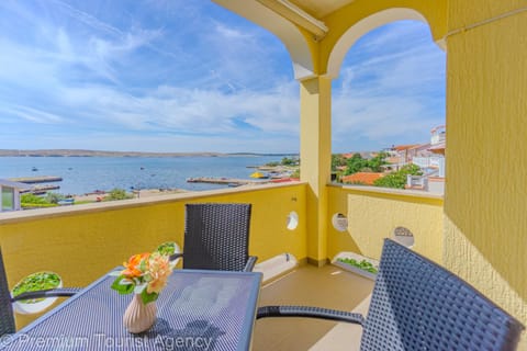 Balcony/Terrace, Seating area, Dining area, Sea view