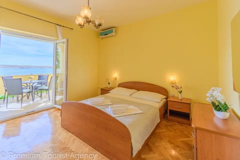 Bed, Balcony/Terrace, Bedroom, Sea view, air conditioner