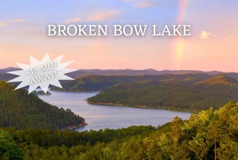 Broken Bow Getaway Hot Tub Casino Fishing Golf PacknPlay Pets House in Broken Bow