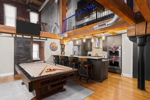 Two Story Penthouse - Walk to the Convention Ctr Apartment in Indianapolis