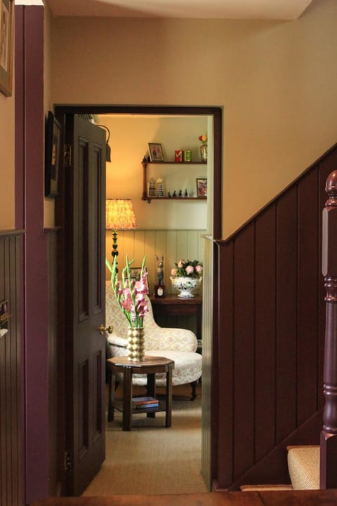 Kitchen or kitchenette, Living room, Seating area