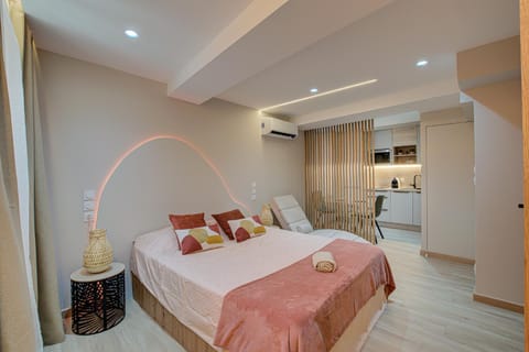 Bed, Photo of the whole room, air conditioner