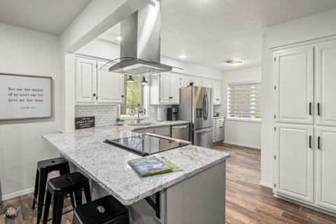 Modern 2BR Townhouse - Near Bike Trails & Golf House in Bella Vista