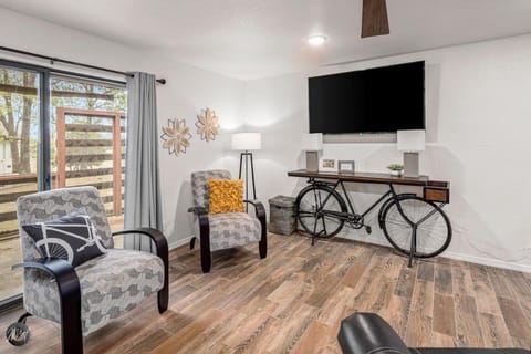 Modern 2BR Townhouse - Near Bike Trails & Golf House in Bella Vista