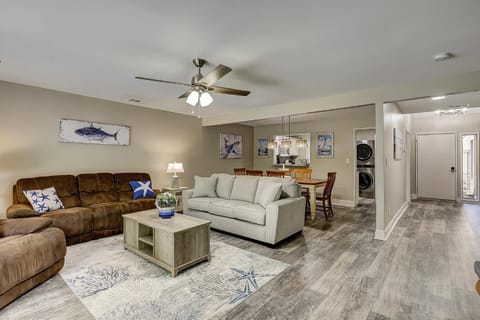 Luxury 3 BR Condo at 569 Queens Grant Updated kitchen and baths 2 Kings Queen Double Twin & Sleeper House in Hilton Head Island