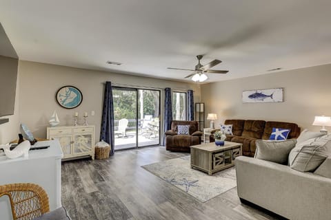 Luxury 3 BR Condo at 569 Queens Grant Updated kitchen and baths 2 Kings Queen Double Twin & Sleeper House in Hilton Head Island