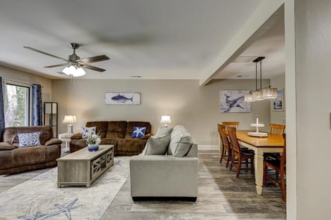 Luxury 3 BR Condo at 569 Queens Grant Updated kitchen and baths 2 Kings Queen Double Twin & Sleeper House in Hilton Head Island