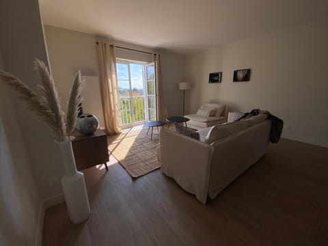 Communal lounge/ TV room, Living room, Seating area