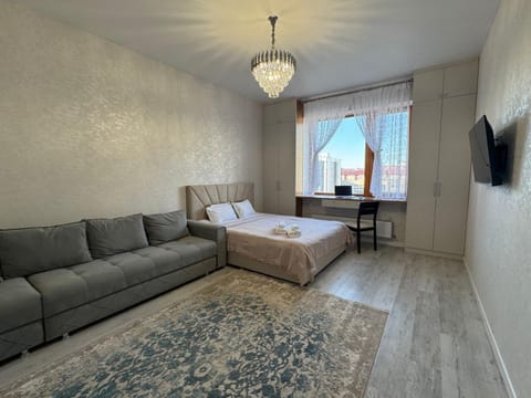 Bed, TV and multimedia, Photo of the whole room, Seating area, Bedroom