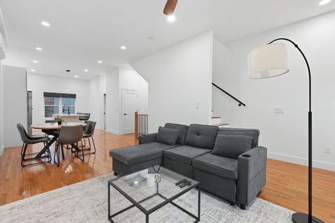 2 Bedroom 2 and a Half Bath Townhouse Stadium and Downtown Nearby House in Pittsburgh