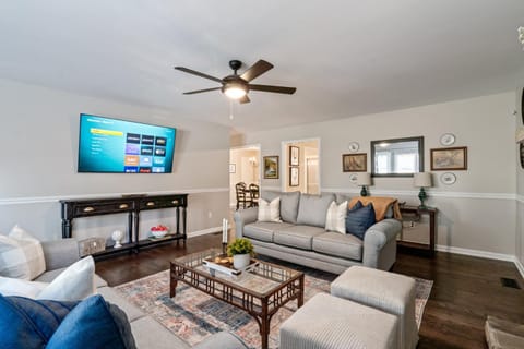 Decked Out Getaway Pine MTN Trail Pet Friendly House in Cartersville