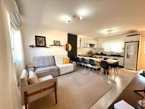 Kitchen or kitchenette, Living room, Seating area, Dining area, oven, pet friendly