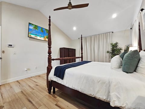 Serene Pool Oasis Tampa Vacation Villa in Temple Terrace