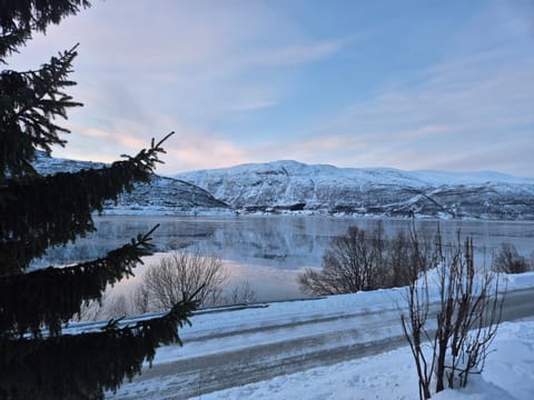 Sjarmerende 50-tallshus med utsikt og ro House in Lapland
