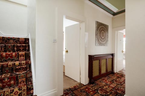 Beautiful 'Mayfield' Villa with private pool! House in Salford