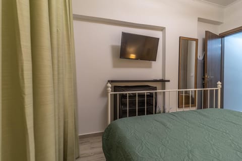 Modern Loutraki Apartment 3min Walk to Beach Fits 4 Apartment in Euboea