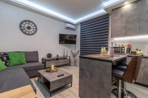 Modern Loutraki Apartment 3min Walk to Beach Fits 4 Apartment in Euboea