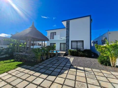 Property building, Patio, Garden, Garden view