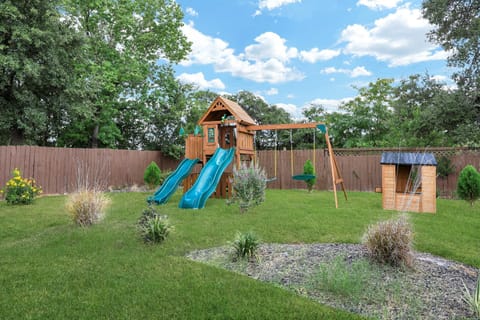 Hot Tub Paradise Air Hockey Games Swing Set BBQ House in San Antonio