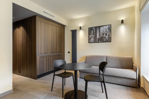 Living room, Seating area, Dining area